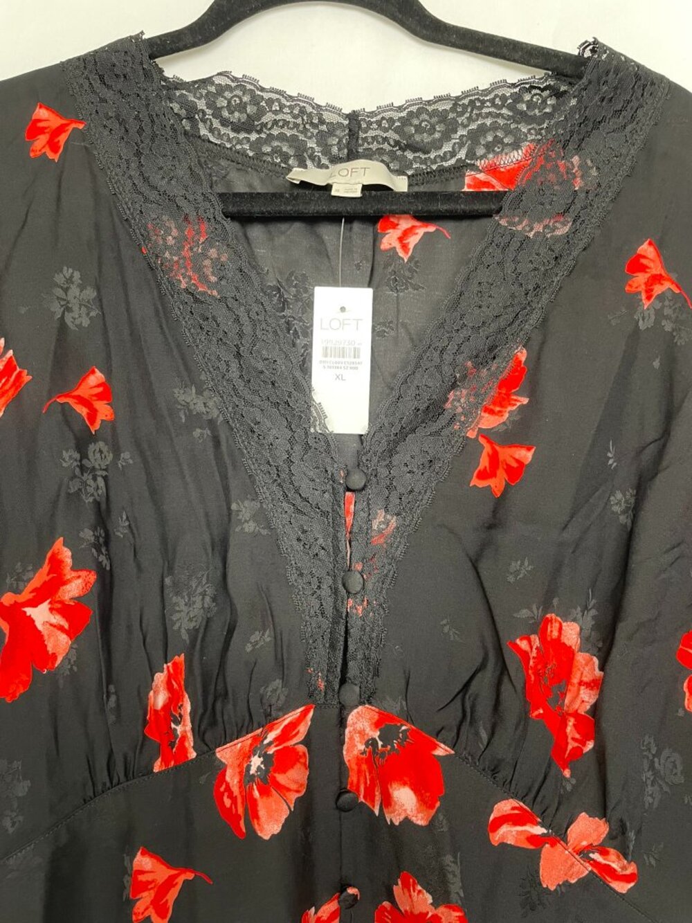 LOFT Black Red Floral Lace Trim V-Neck BlouseTop XL NWT - Picture 3 of 9